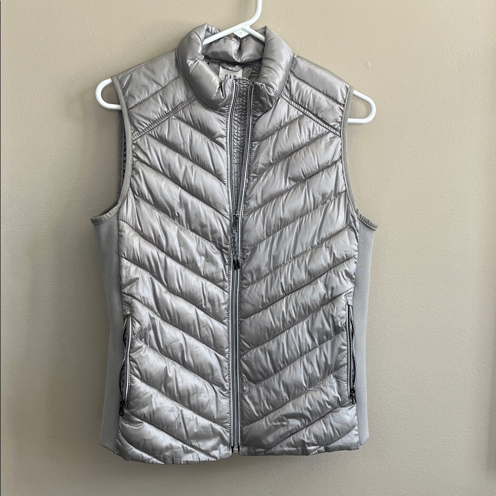 Gap Primaloft down alternative taupe zip up lightweight vest size medium